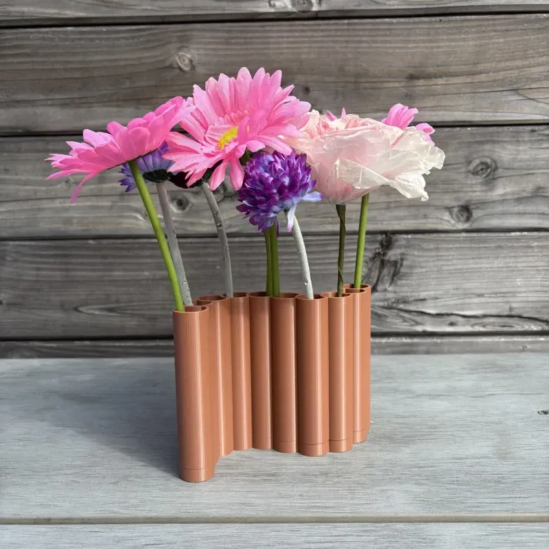 Vase Léon - Vase serpenté en PLA pour fleurs individuelles